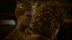 extant_GameOfThrones_4x02-TheLionAndTheRose_3059