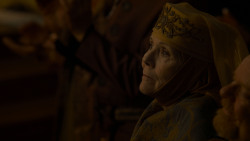 extant_GameOfThrones_4x02-TheLionAndTheRose_3089