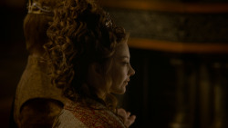 extant_GameOfThrones_4x02-TheLionAndTheRose_3098