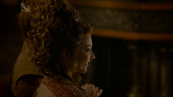 extant_GameOfThrones_4x02-TheLionAndTheRose_3100