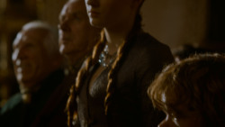 extant_GameOfThrones_4x02-TheLionAndTheRose_3104
