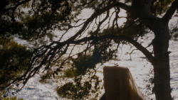extant_GameOfThrones_4x02-TheLionAndTheRose_3130