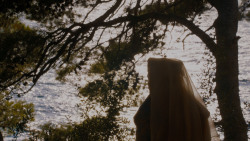 extant_GameOfThrones_4x02-TheLionAndTheRose_3135