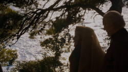 extant_GameOfThrones_4x02-TheLionAndTheRose_3136