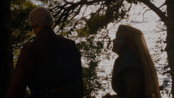extant_GameOfThrones_4x02-TheLionAndTheRose_3139