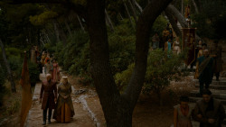 extant_GameOfThrones_4x02-TheLionAndTheRose_3147