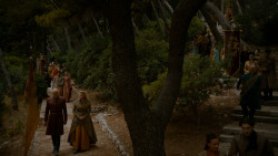 extant_GameOfThrones_4x02-TheLionAndTheRose_3149