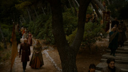 extant_GameOfThrones_4x02-TheLionAndTheRose_3151