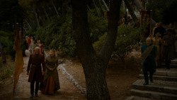 extant_GameOfThrones_4x02-TheLionAndTheRose_3154