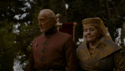 extant_GameOfThrones_4x02-TheLionAndTheRose_3177