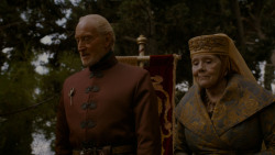 extant_GameOfThrones_4x02-TheLionAndTheRose_3178