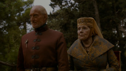 extant_GameOfThrones_4x02-TheLionAndTheRose_3194