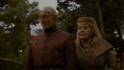 extant_GameOfThrones_4x02-TheLionAndTheRose_3197