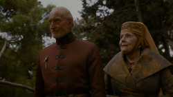 extant_GameOfThrones_4x02-TheLionAndTheRose_3199