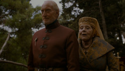 extant_GameOfThrones_4x02-TheLionAndTheRose_3201