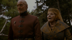 extant_GameOfThrones_4x02-TheLionAndTheRose_3202