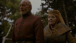 extant_GameOfThrones_4x02-TheLionAndTheRose_3204