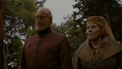 extant_GameOfThrones_4x02-TheLionAndTheRose_3208