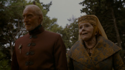 extant_GameOfThrones_4x02-TheLionAndTheRose_3212