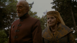 extant_GameOfThrones_4x02-TheLionAndTheRose_3213