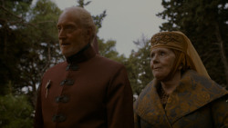 extant_GameOfThrones_4x02-TheLionAndTheRose_3214