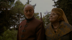 extant_GameOfThrones_4x02-TheLionAndTheRose_3218