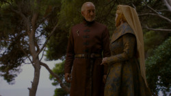 extant_GameOfThrones_4x02-TheLionAndTheRose_3223