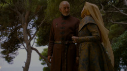 extant_GameOfThrones_4x02-TheLionAndTheRose_3224