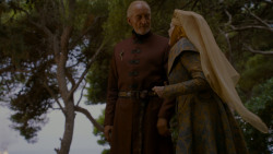 extant_GameOfThrones_4x02-TheLionAndTheRose_3225