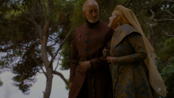 extant_GameOfThrones_4x02-TheLionAndTheRose_3226