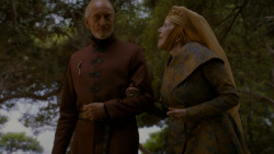 extant_GameOfThrones_4x02-TheLionAndTheRose_3228