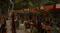 extant_GameOfThrones_4x02-TheLionAndTheRose_3236
