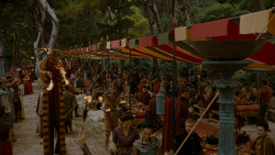 extant_GameOfThrones_4x02-TheLionAndTheRose_3237