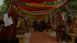 extant_GameOfThrones_4x02-TheLionAndTheRose_3251