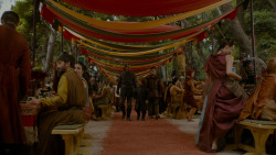 extant_GameOfThrones_4x02-TheLionAndTheRose_3252