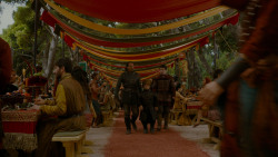 extant_GameOfThrones_4x02-TheLionAndTheRose_3255
