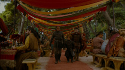 extant_GameOfThrones_4x02-TheLionAndTheRose_3257