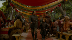 extant_GameOfThrones_4x02-TheLionAndTheRose_3260