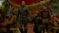 extant_GameOfThrones_4x02-TheLionAndTheRose_3263