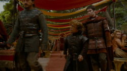 extant_GameOfThrones_4x02-TheLionAndTheRose_3264