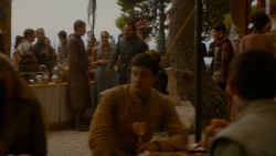 extant_GameOfThrones_4x02-TheLionAndTheRose_3268