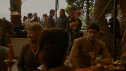 extant_GameOfThrones_4x02-TheLionAndTheRose_3269