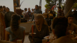 extant_GameOfThrones_4x02-TheLionAndTheRose_3270