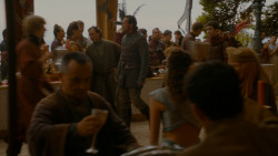 extant_GameOfThrones_4x02-TheLionAndTheRose_3272