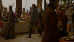 extant_GameOfThrones_4x02-TheLionAndTheRose_3274