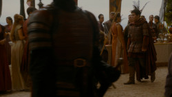 extant_GameOfThrones_4x02-TheLionAndTheRose_3276