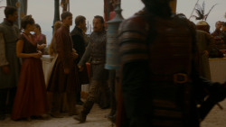 extant_GameOfThrones_4x02-TheLionAndTheRose_3277