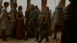 extant_GameOfThrones_4x02-TheLionAndTheRose_3278