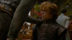 extant_GameOfThrones_4x02-TheLionAndTheRose_3293