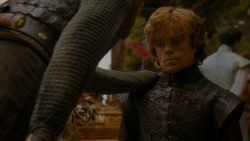extant_GameOfThrones_4x02-TheLionAndTheRose_3295